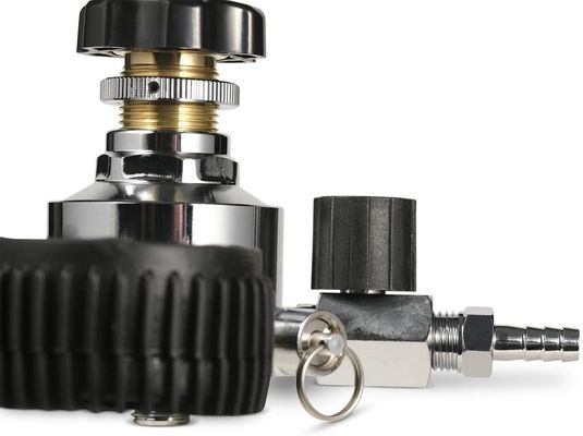 Размер нитки W21.8 G5/8 Двойной габаритный регулятор CO2 для пивного бочка и резервуара с CO2