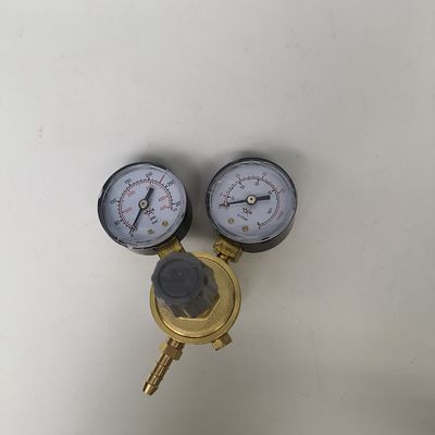 Газорегулятор с двойной головой для индивидуального снижения давления в промышленном окружении