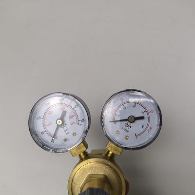 Газорегулятор с двойной головой для индивидуального снижения давления в промышленном окружении